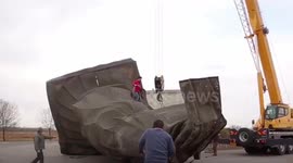 Strong winds topple giant statue of China's first emperor