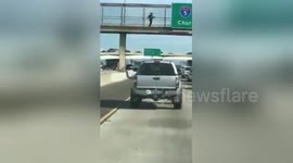 Olé. Sandiego mariachi freeway dancer