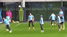Bernardo Silva the victim of a hilarious game of keepy-uppy