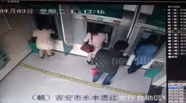 Brazen thief snatches cash from woman at ATM machine
