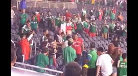 Pelea entre aficionados Mexicanos