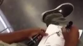 6 train man starts drawing everyone on the train in lighting fast time for free!  Amazing!