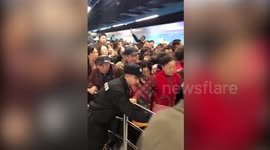 青岛地铁11号线“火爆”试乘 现场