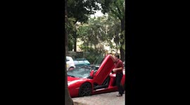 Lamborghini Aventador Roadster encountered the rain