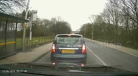 Crazy guy trying to break into someones car in traffic,