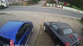 Funny video of an Angry bin man swearing at a bird after it rips open a bag