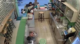 Father-and-son thief duo brazenly steal two phones from cafe staff
