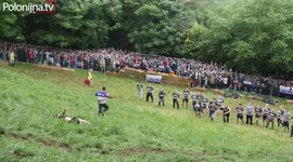 Extremalny sport ANGLIKÓW - Cheese rolling Gloucester