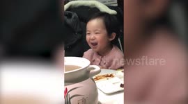 Funny toddler gets it wrong when translating 'cat' from Mandarin to English
