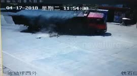 Scooter driver luckily avoids being run over by lorry