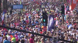 Thousands hit the streets for hottest London Marathon on record