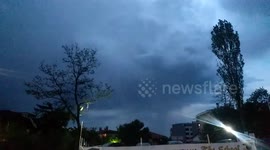 Long lasting bright lightning in 120 fps slow motion