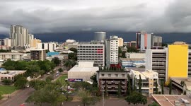 Spectacular shelf cloud approaching Darwin.