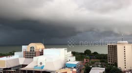 Spectacular shelf cloud type storm approaching Darwin NT