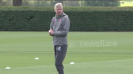 Wenger oversees Arsenal training ahead of Atletico clash