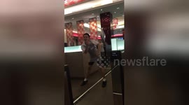 Very enthusiastic water in Bangkok wows diners