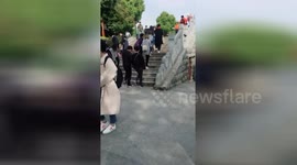 武汉  黄鹤楼景区有个跨不过去的“情人坎”