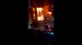 Incêndio afeta o prédio da frente