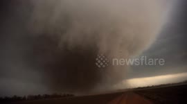 Storm chaser films massive tornado tearing through Kansas