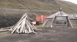Basecamp Trapper's Station on Spitzbergen - pan