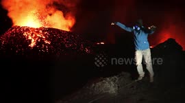 Extreme Slackline next to active volcano