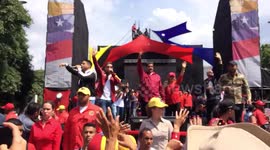 Nicolás Maduro dances in campaign for the presidency of Venezuela