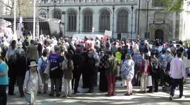 Hole view of the demo on parlement square London by Jim Connor