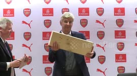 Cross pays tribute to Wenger as Arsenal boss bids farewell to Emirates