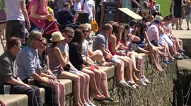 Scores of Londoners hit Richmond for hottest Bank Holiday on record