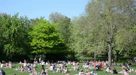 Bank Holiday Scorcher - Londoners relax in Holland Park