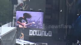 Teenager climbs tree to watch Deftones play at Download Festival 2016 in Paris