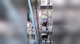 'Spiderman' rescues woman from burning building