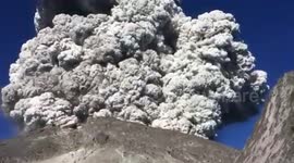 Climbers flee as Indonesian volcano erupts