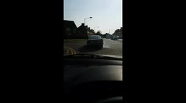Random guy doing doughnuts in his bmw on dagenham backstreets