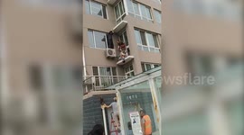 Hero ex-soldier catches toddler who fell from fourth floor