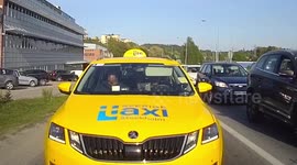SverigeTaxi close call in roundabout