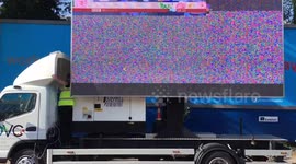 We're having tech issues! Man tries to get giant video screen at Slough station to work