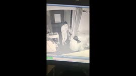 The thief broke in and took away the phone of two sleeping girls
