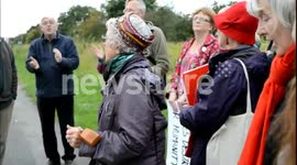 Anna Cheetham (feat. Anti-War Protestors) - Down By The Riverside