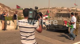 Israeli soldier spits on Palestinian flag