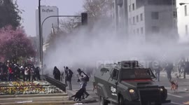 Student protest turns violent in Chile