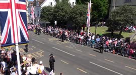 The Crowed Reacts To The Royal Wedding Ceremony