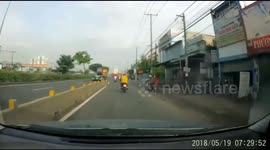 The Woman was dragged on the road by two robbers