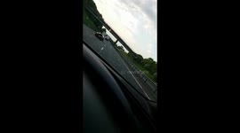 1000bhp Bugatti Veyron pulls out and overtakes on M40