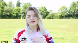 A young female rugby player has been given a bravery award for tackling a robber to the ground