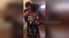 Teen surprises prom date by walking by herself for the first time