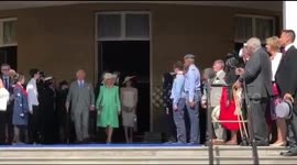 Duchess of sussex meghan markle enter palace gardens