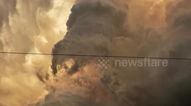 Massive wall cloud in US Great Plains looks like the end of days