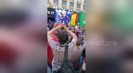 Newsflare Edit - Liverpool fans making noise in the Fanzone Kiev