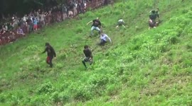 Cheese rolling gets underway in Gloucestershire, UK